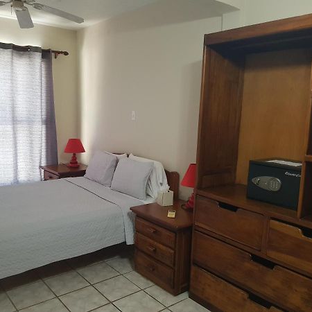 Готель Wild Orchid Placencia Екстер'єр фото