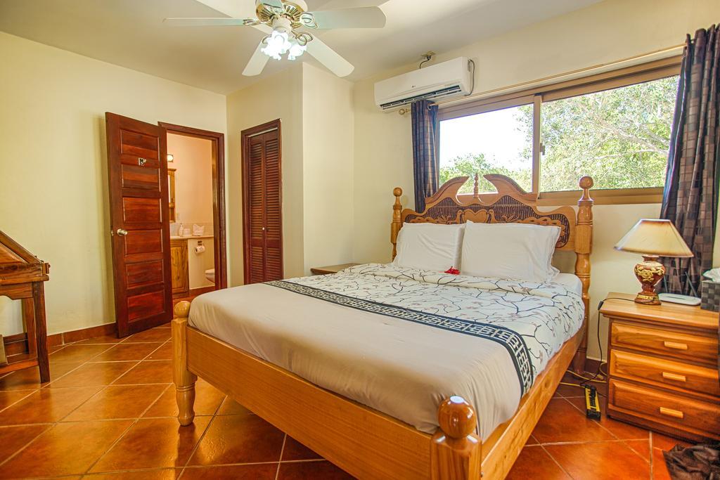 Готель Wild Orchid Placencia Екстер'єр фото